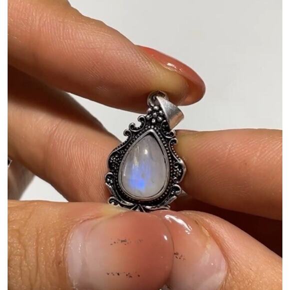 Unbranded Jewelry - BLUE SRI LANKAN MOONSTONE TEARDROP SHAPE PENDANT NWT